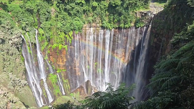 印尼泗水赛武瀑布