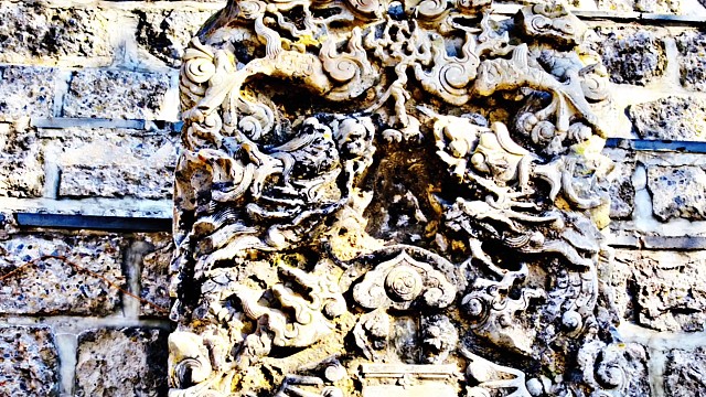 金戈焕彩昭乾德玉卷凝香蕴坤仪