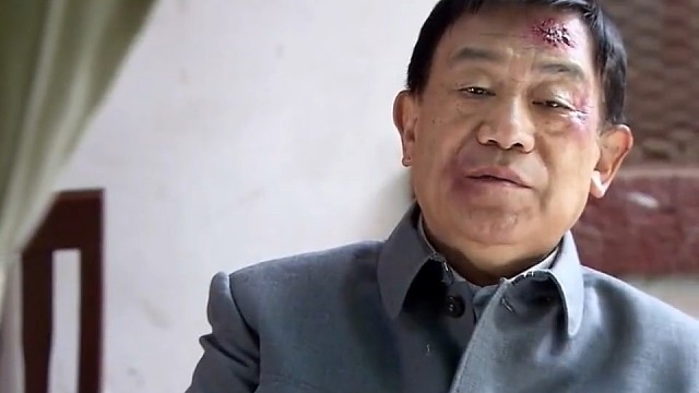 老人被打，没想到其身份非同一般