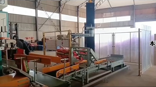 还在靠人工扛包码垛？又慢又累还容易出错！
咱这款立柱码垛机器人，占地小、承重强
袋装化肥/饲料/水泥