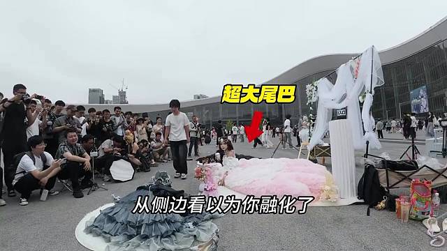 穿着40斤的拖尾来漫展什么体验