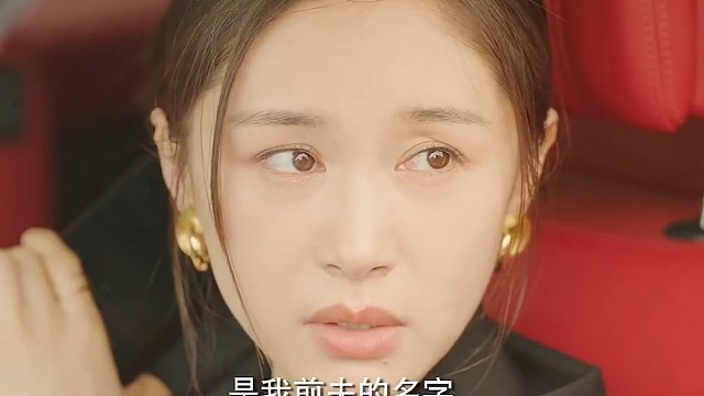 这个孕妇有点狠，出车祸在救护车上还不忘工作