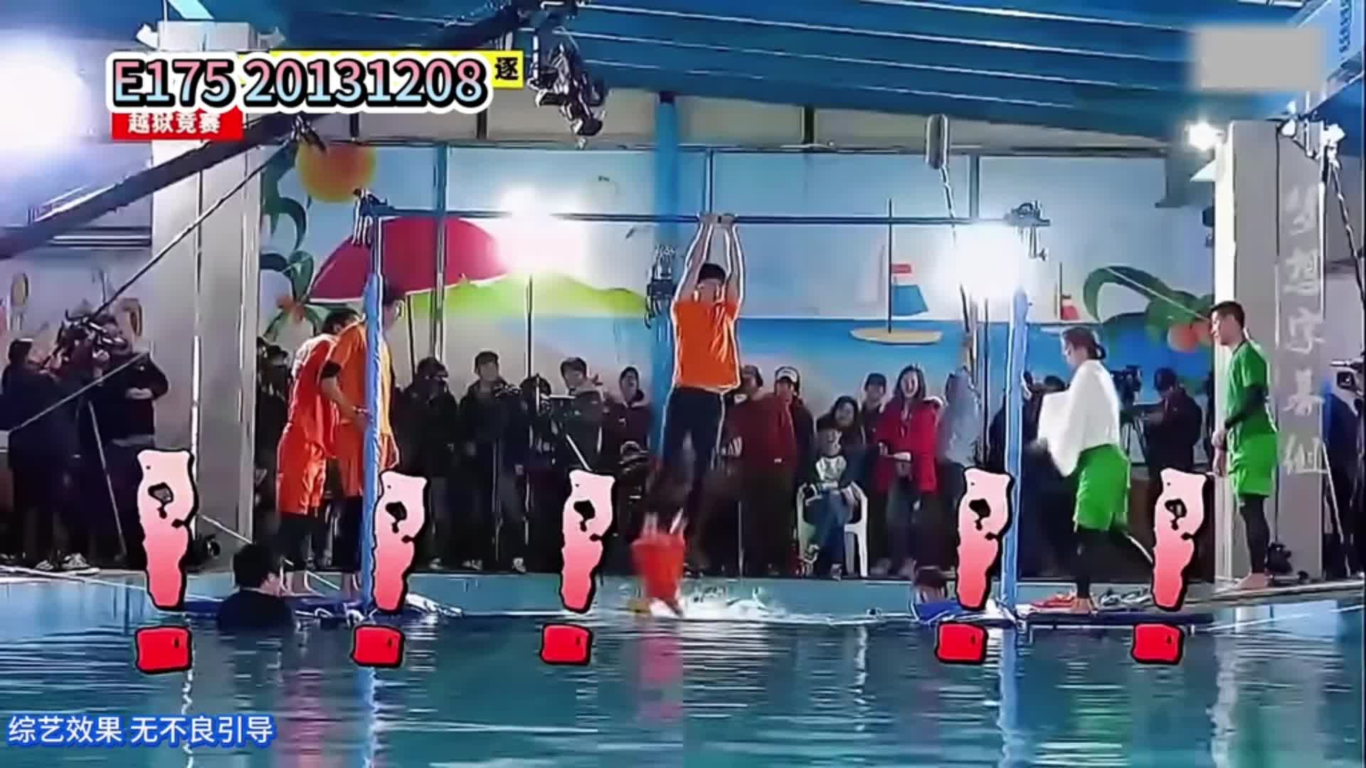 刘大神生涯最危机时刻，先是被鼻叔脱掉外裤，然后在光洙的热情帮助下差点被扒干净