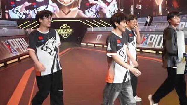 Xbei看17战队夺冠采访!