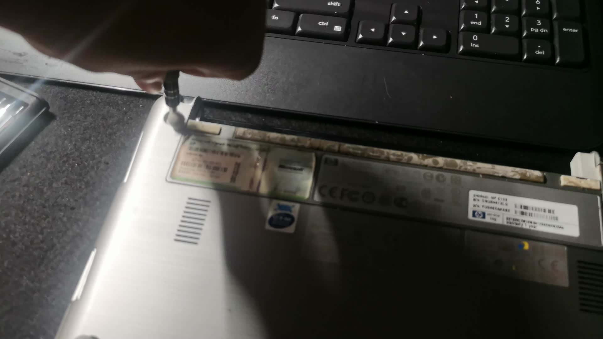 120包邮的HP2133高配威盛中国芯笔记本拆机清灰换硅脂 无线网卡中