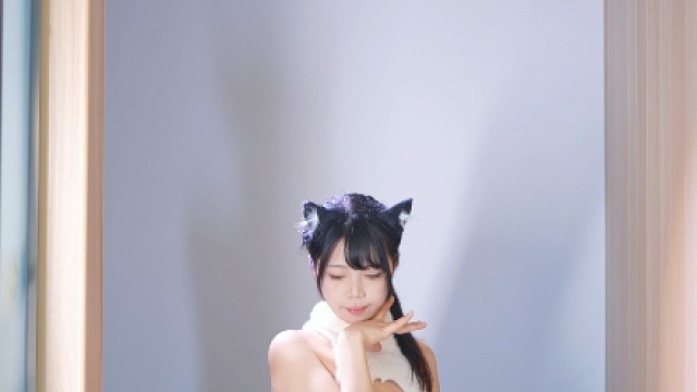 猫步轻俏油亮厚白一字带