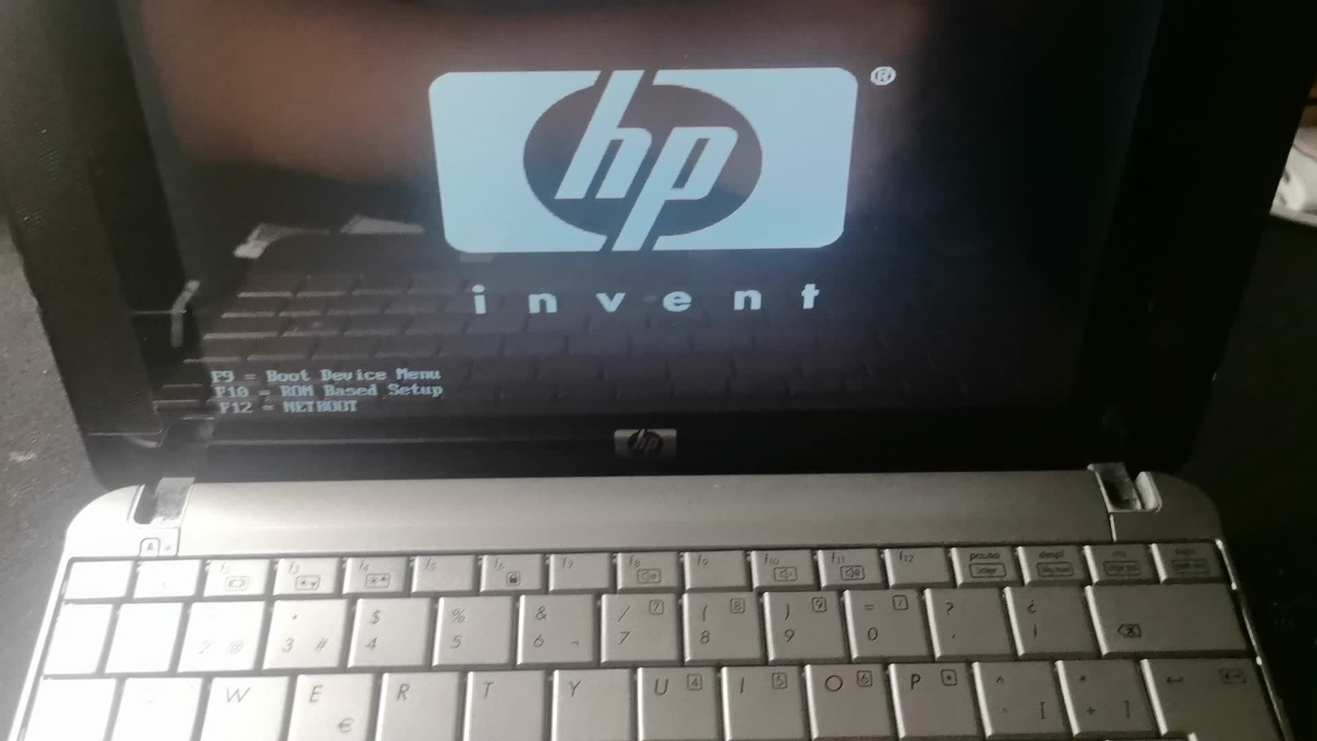 120包邮的HP2133高配威盛中国芯笔记本换无线网卡后装系统（XP可正常驱动bcm4322）