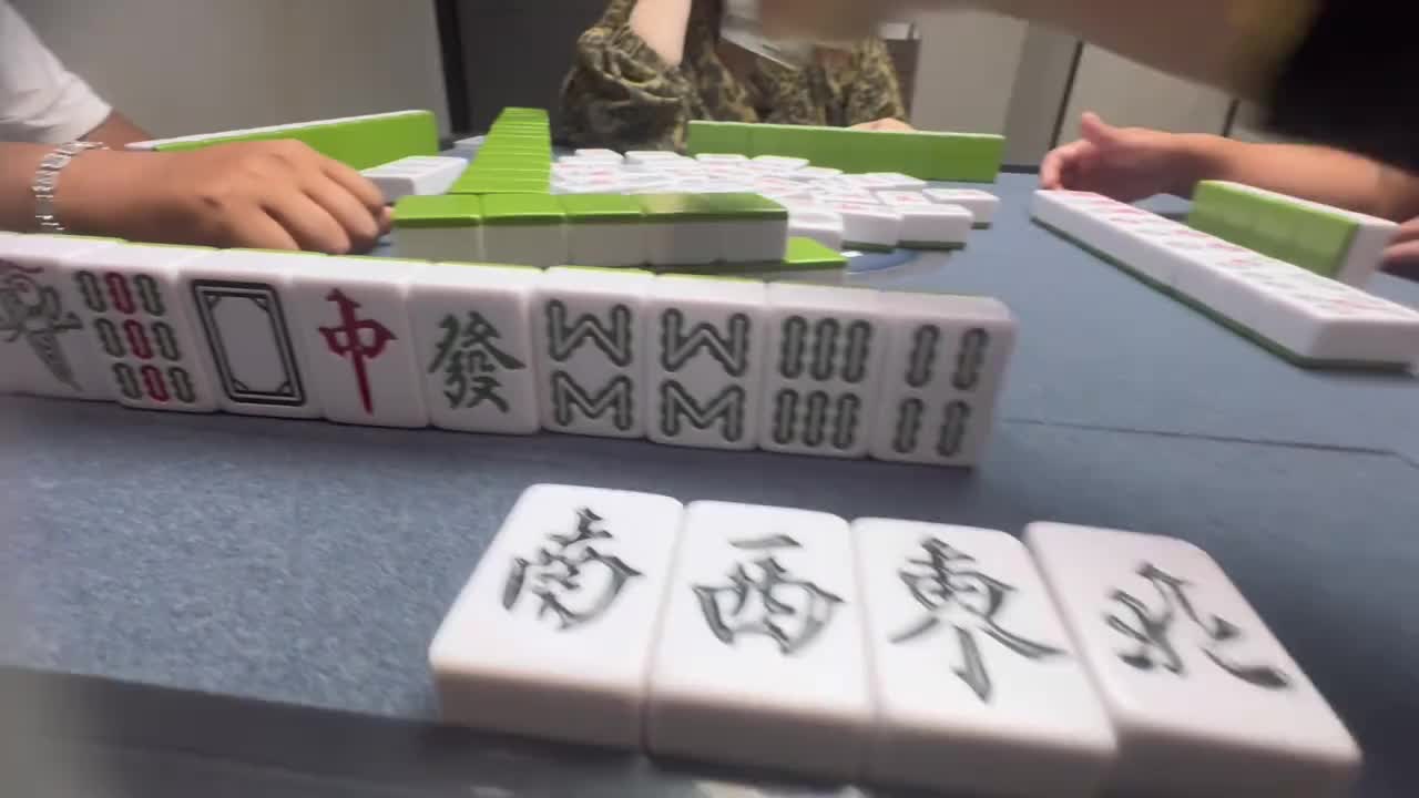 又是丝滑的一把牌，嘿嘿