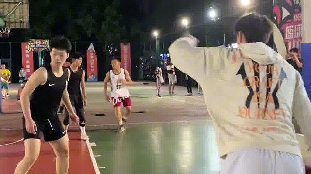 终于到了那个只有我一个人穿卫衣的季节了！