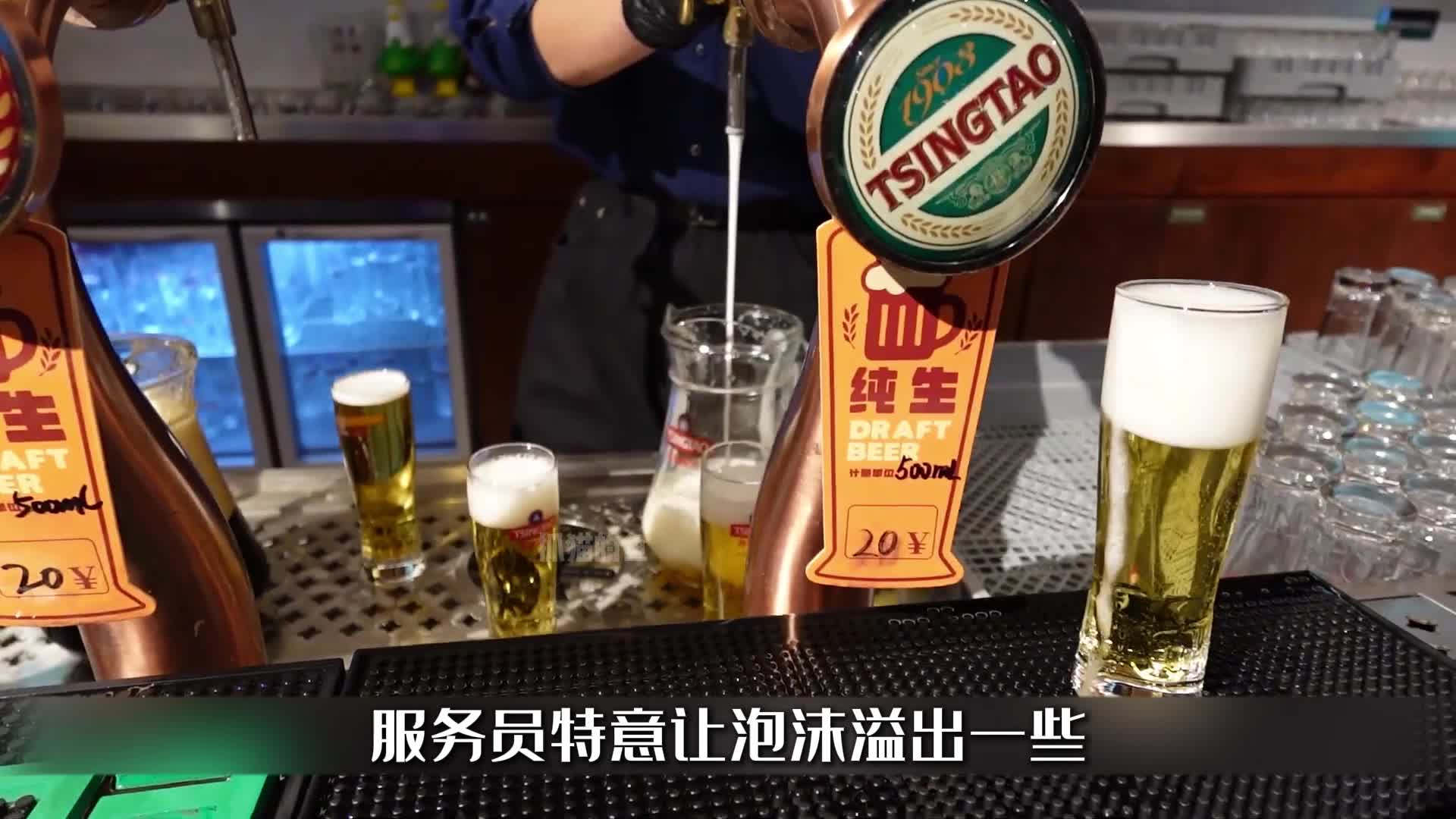 韩国气质女大学生来青岛哈啤酒。