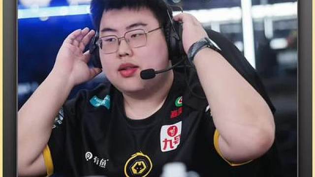 大黄评价我是在年总狼队进了决赛赛后采访小胖哽咽快哭的时候，我才真正的感觉到小胖这几个赛季他真的很挣扎