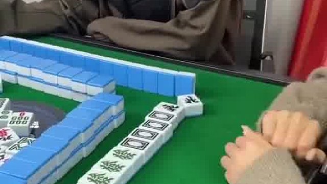 为什么一开始不能胡？相公？不说其他的，老子就按照七小对胡不行？  ​