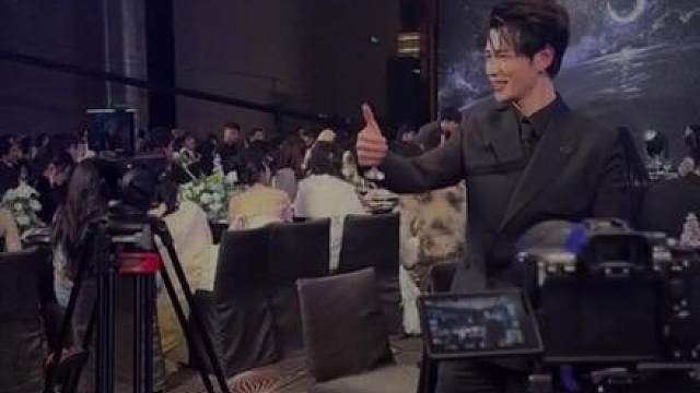 你说山高路远 害怕爱的人失之交臂 我说风雨不定 爱你的人永生相随