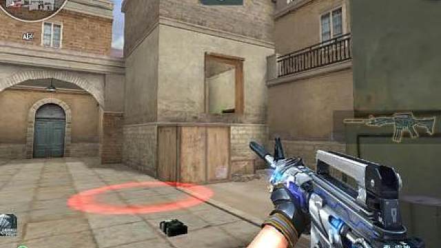 这大哥是不是没带耳机？