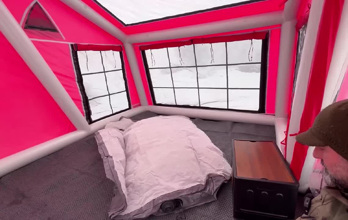 第1集：在极寒的野外，夫妻二人却能在温暖的帐篷中露营