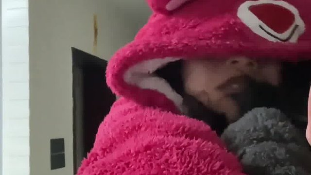 她手就没有老实过