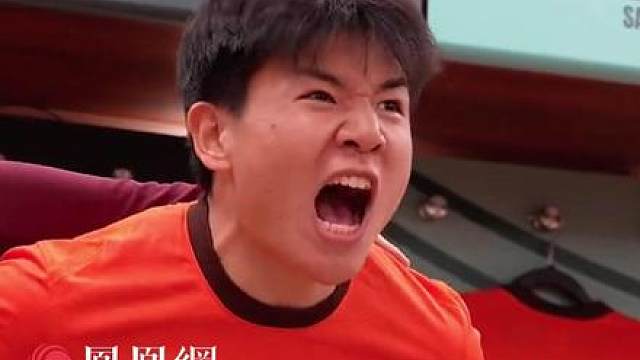 U23国足历史首次杀进决赛！现场球迷欢呼：决赛拿下日本