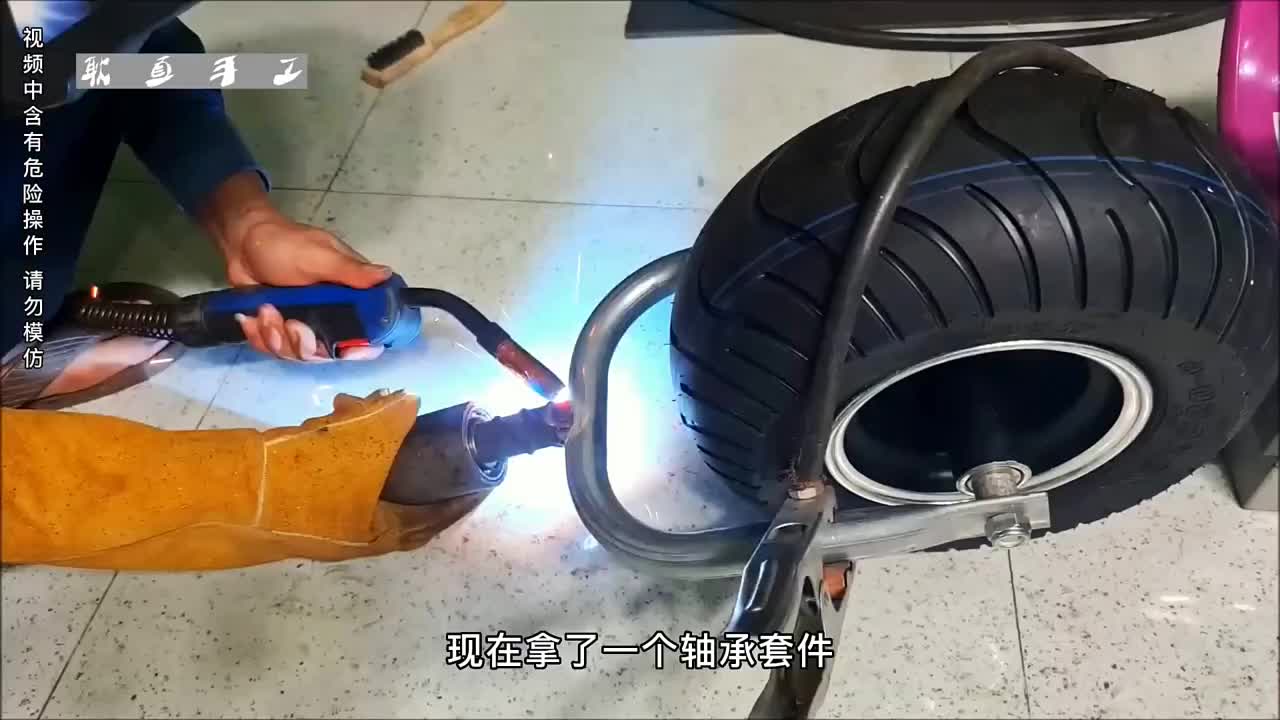 利用普通的东西制作一款精美小巧的电动车