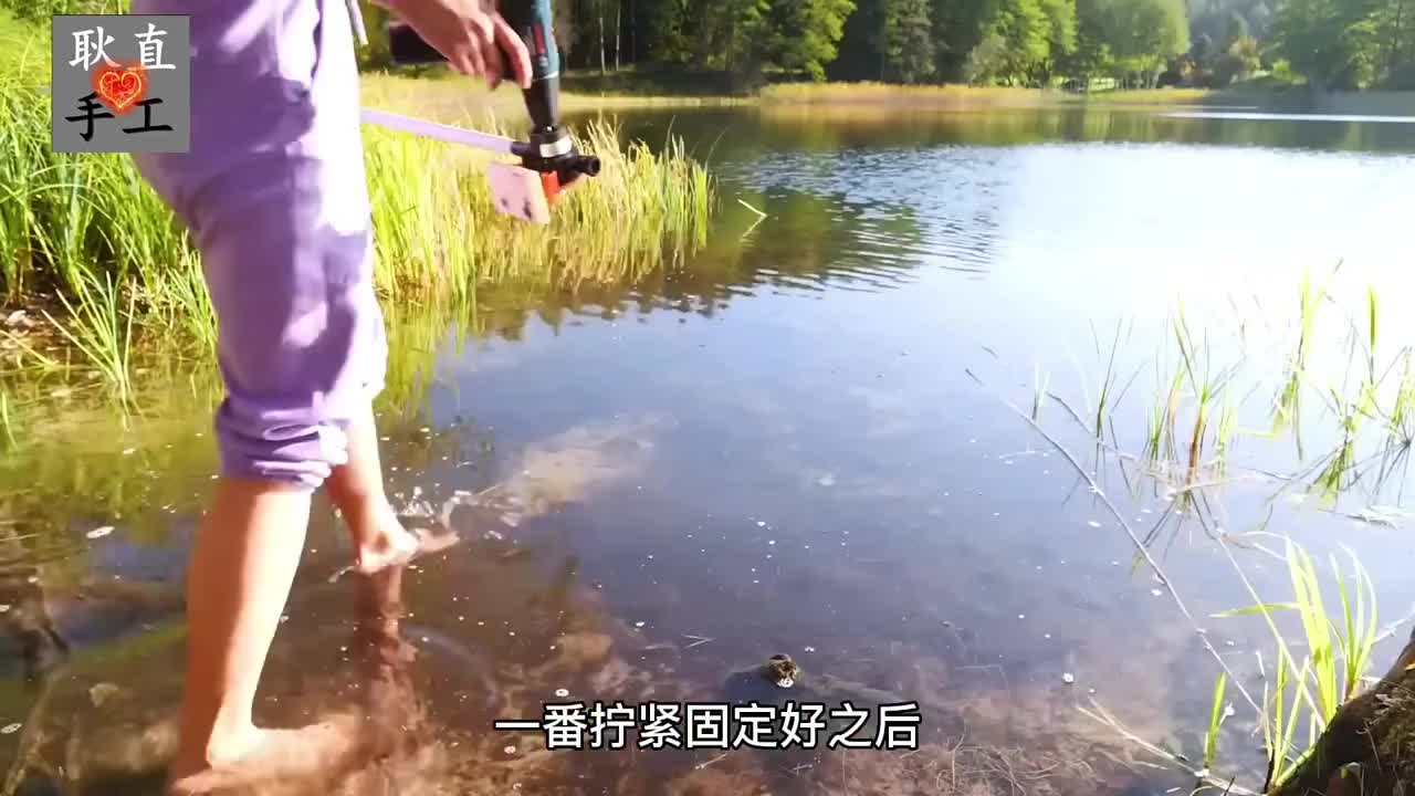 将一些材料简单加工之后就地泡起了热水澡