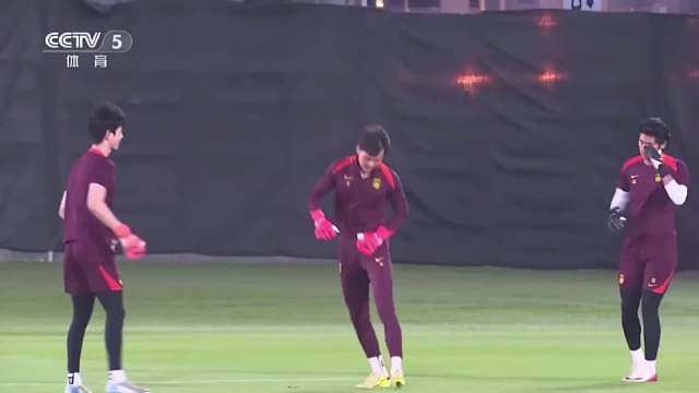 U23国足今晚将与日本队争夺亚洲杯冠军，在结束最后一堂训练课后，徐彬表示：没什么包袱、压力，就想赢下