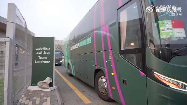 【直击：队内氛围轻松】当地时间23日，中国队在沙特阿拉伯吉达完成U23男足亚洲杯决赛前最后一练。训练