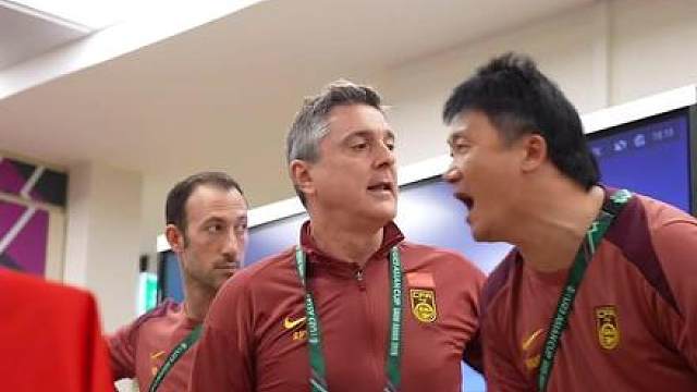 安东尼奥身旁这位翻译的表现太好了！