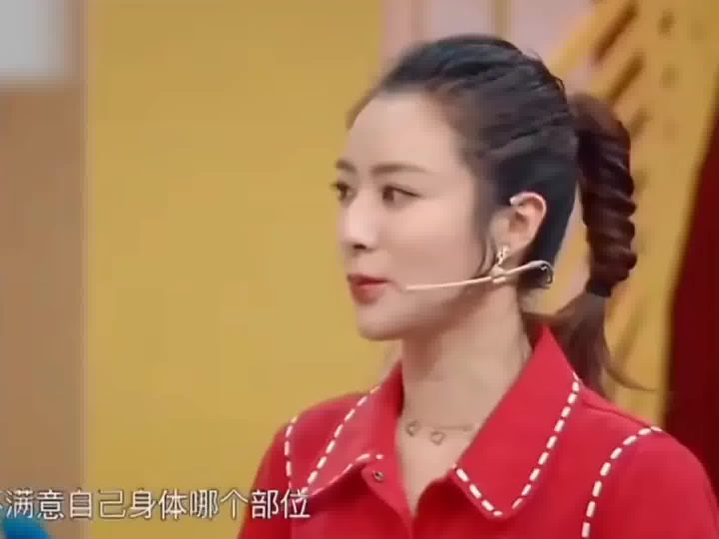 关晓彤羡慕贾玲的腿都流哈喇子？