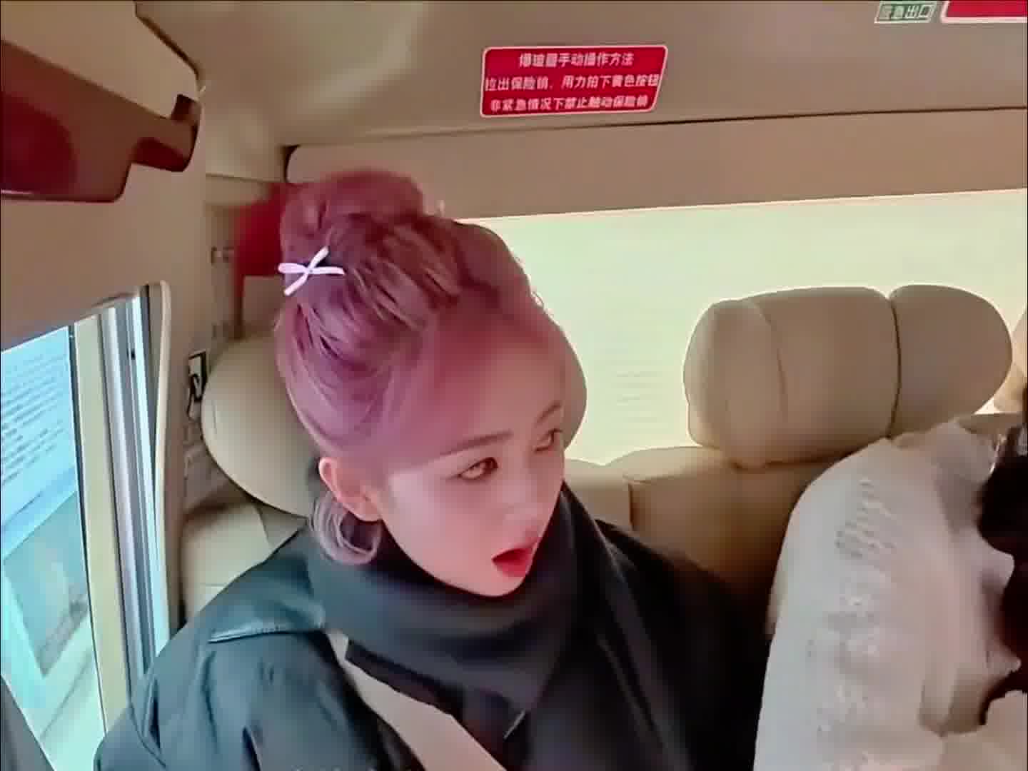 王楚然皮一下太喜欢了哈哈哈