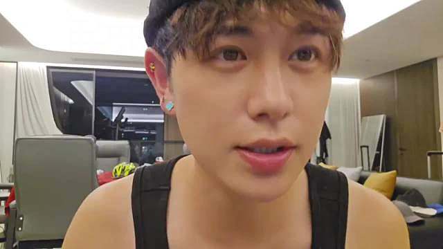 看过鹿晗所有节目就知道他很尊重人，尤其是五哈。童景程连耳钉都带上鹿晗同款梵克雅宝了吗  ​​​