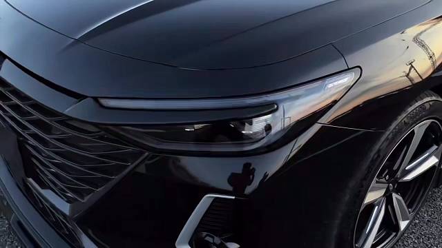 不是爱你不够格 只因我开艾8