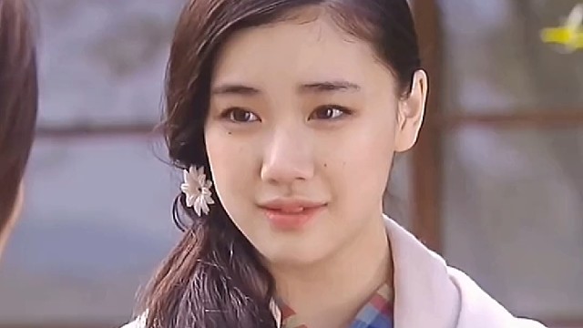 用最普通的五官拼凑出顶级的神颜，每颗痣长的都恰到好处。#苍井优#歌曲倒影