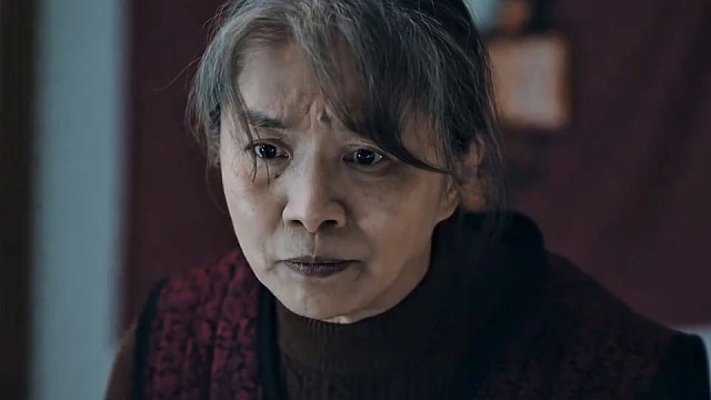 多大了还让舅舅搂着睡