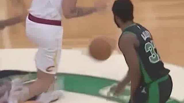 麦基胯下过人一条龙扣篮