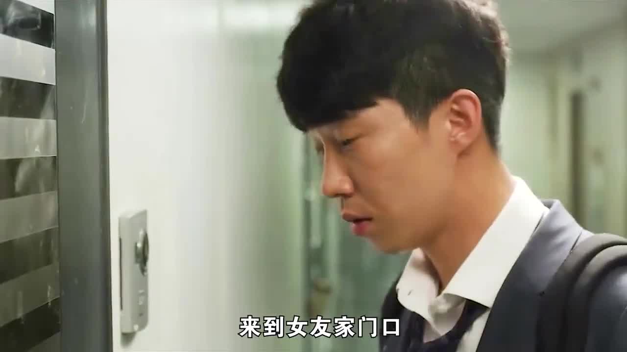 她一开始很讨厌他，直到发现这个秘密...