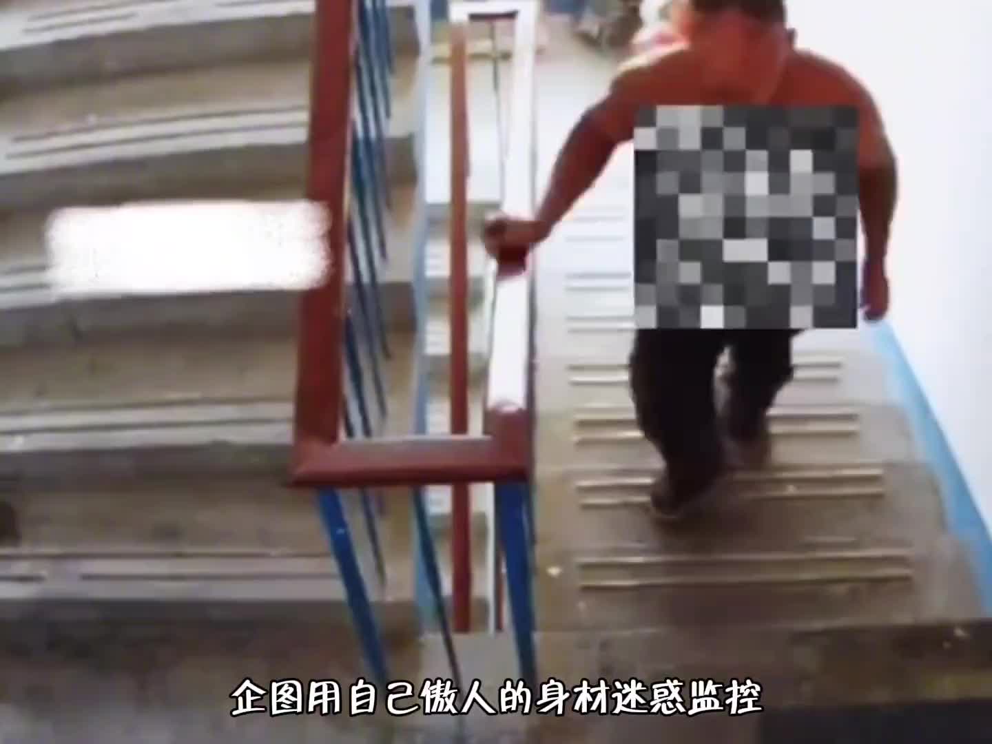 睿智大叔为吃香蕉一顿拉扯，人类高智商犯罪天花板了属于是！