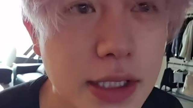 在对待女神这方面我们眼光还是一致的 但是实际上0个女明星想跟你牵手哈 跟林志玲牵手 给她当拐棍嘛 我