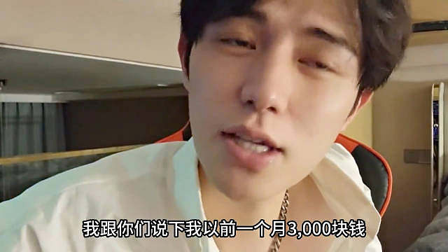 “20岁的女孩风华正茂， 20岁的男孩贫困潦倒” 童也算是一路熬过来了  ​​​