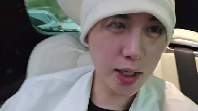 他还选上了，他还？？还要牵手他，什么叫也还行？ 实际上连女明星面都见不到  ​​​