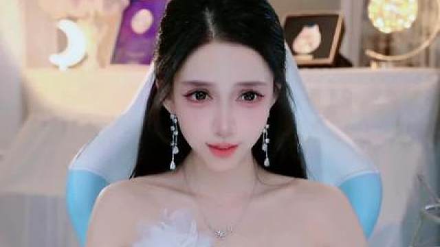 颜值在线会打游戏很会舞蹈有趣灵魂，强的可怕