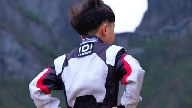 6岁赛车手挑战天门山，你敢信！