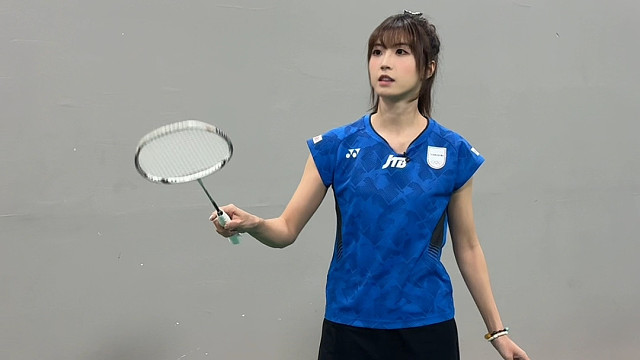 羽球小白篇：别再问4U5G是啥了！三步选对你的第一把高端拍嘉嘉羽毛球