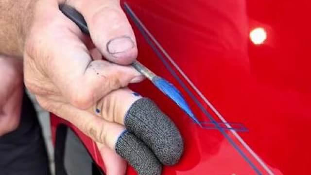 手艺精湛的汽车画线师