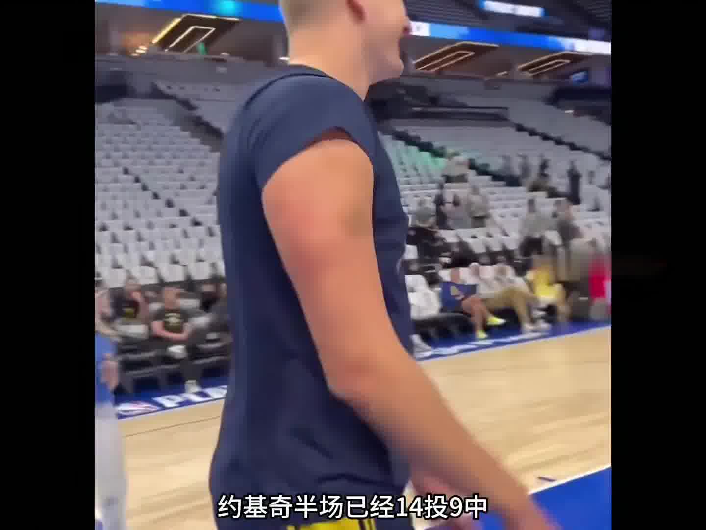 约基奇膝盖受伤！