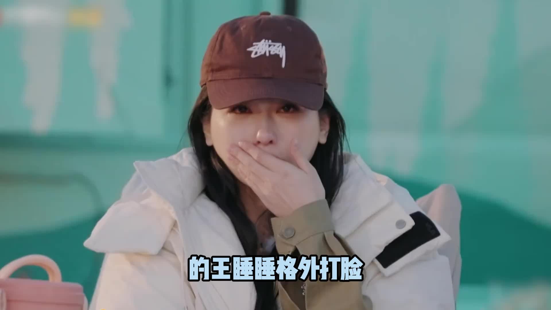 伴郎在婚礼上对伴娘动手动脚，新郎却不制止