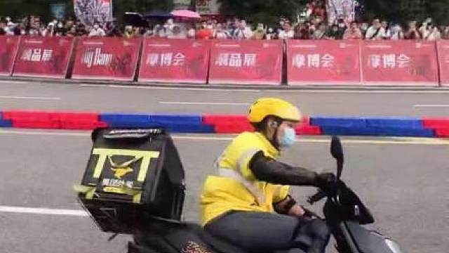 不是我这弯压得不够潇洒，而是再压一点我的汤就会洒！