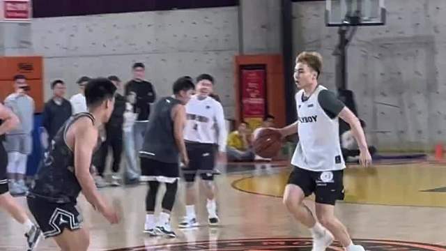 很少跟人说自己摔倒过多少次 因为我知道当我站起来的时候大家都会看到我