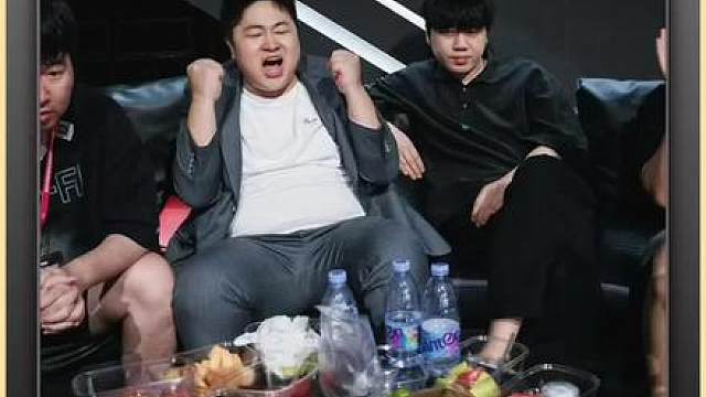 李九评价AG的教练组跟选手真的很屌，敢在没有领先的情况下直接就跟你玩赛马