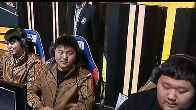 刚出道的Uzi有多变态？一个人打五个，把解说都看懵了