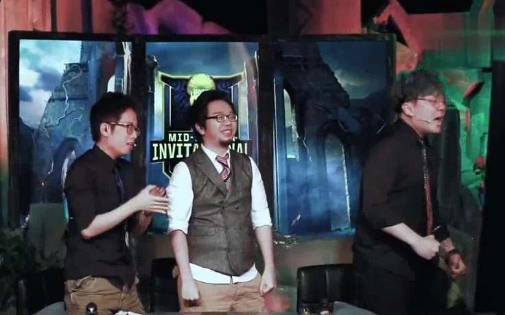 RNG奪冠背后，鏡頭給不到的演播室：米勒表情抽搐，娃娃長毛振臂高