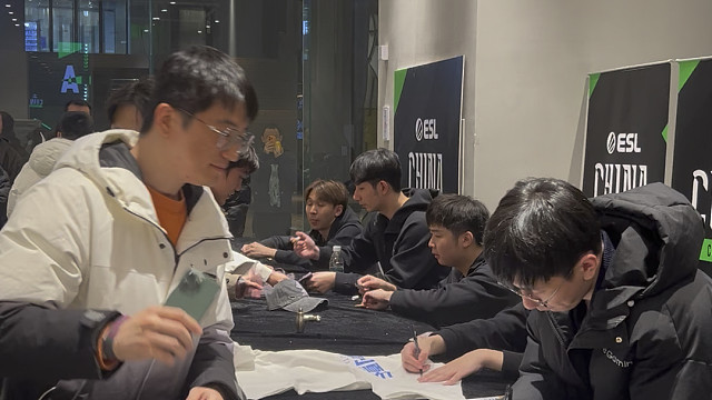 Esl中国区挑战者联赛 XG签名会现场，好多人鸭